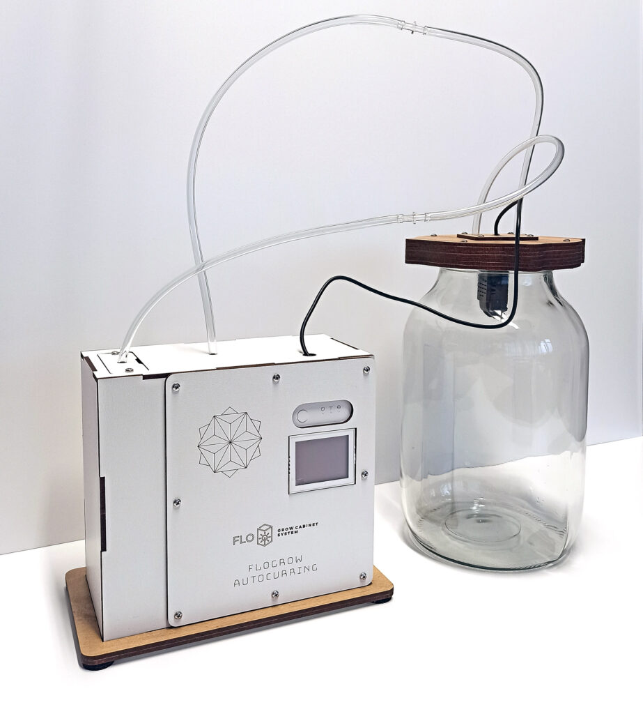 Automatic cannabis curing system FLO-GROW with glass jar and tubing